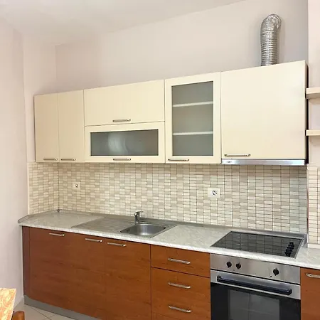 Deni Apartment